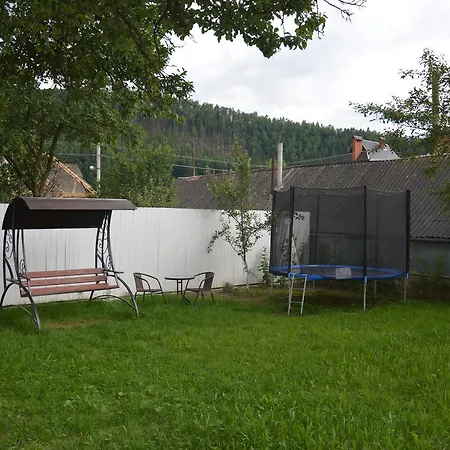 Bukovets' Guest house 3*