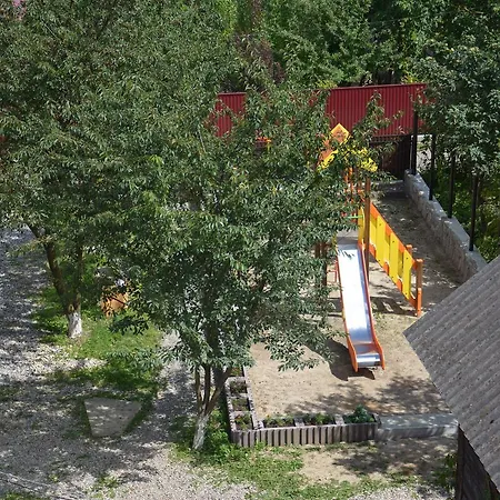 Bukovets' Guest house 3*